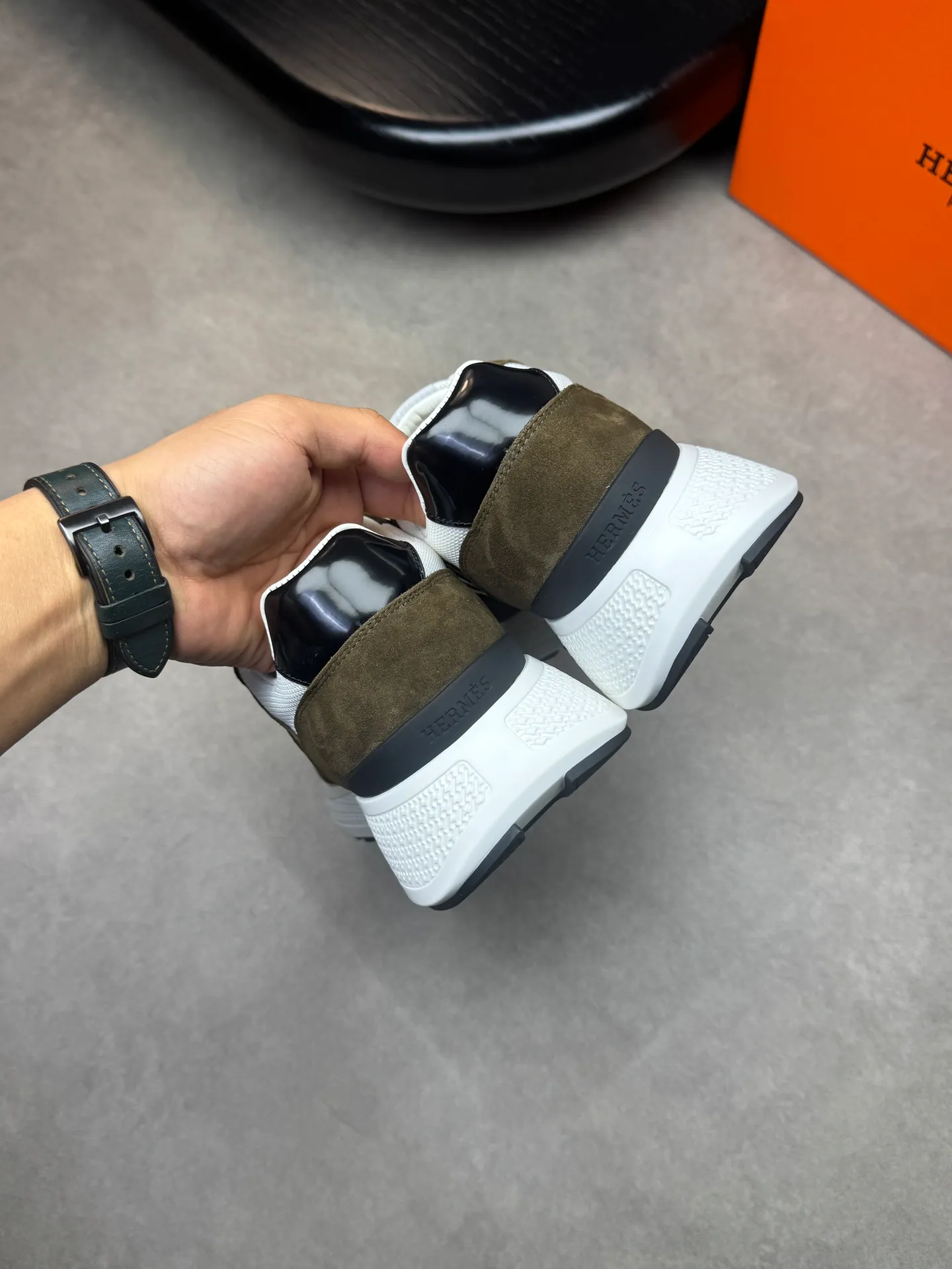 [HERMES] Hermès men's shoes 💰520💰 - high-end quality original items 🔍🔍🔍 casual sports shoes - upper: 🔝 pebbled calfskin, brand high mercerized canvas, body sewn with brand ´H´ totem, tongue brand logo cloth label - lining: water-dyed cowhide -Outsole: Ultra-light T men's shoes 💰U foam·rubber; two-color molded outsole -Ultra-high quality control·Fine workmanship: highlighted (high-end·luxury·grade) -Size: 39-44 (38, 45, can be customized)